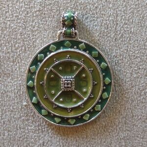 Elegant Green Medallion